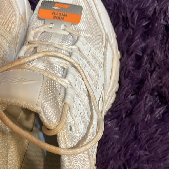 Avia Women’s Tennis Shoes - Picture 4 of 4